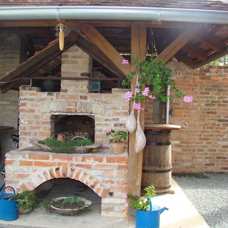 Country House Tunjina Kuca Stara Kapela Vendégház Pavlovci Kültér fotó