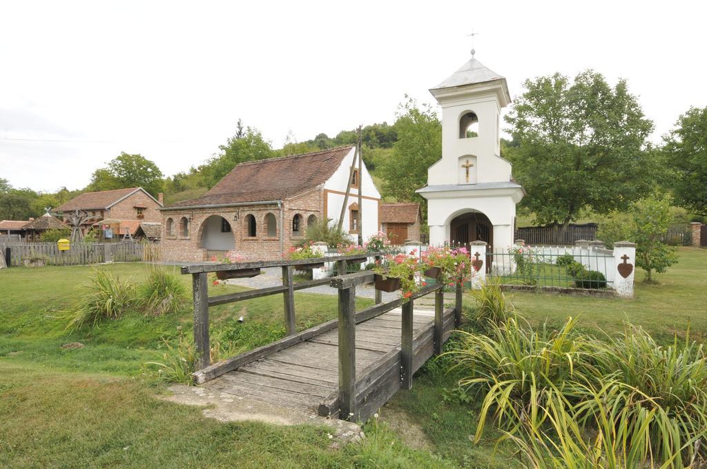 Country House Tunjina Kuca Stara Kapela Vendégház Pavlovci Kültér fotó