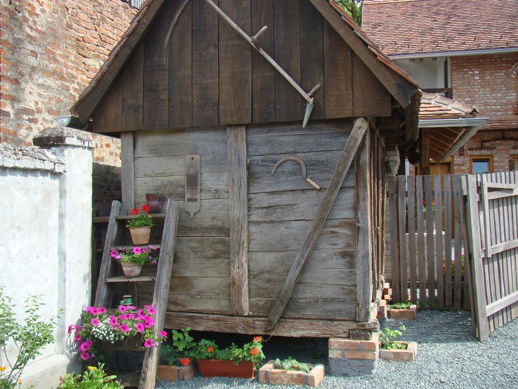 Country House Tunjina Kuca Stara Kapela Vendégház Pavlovci Kültér fotó